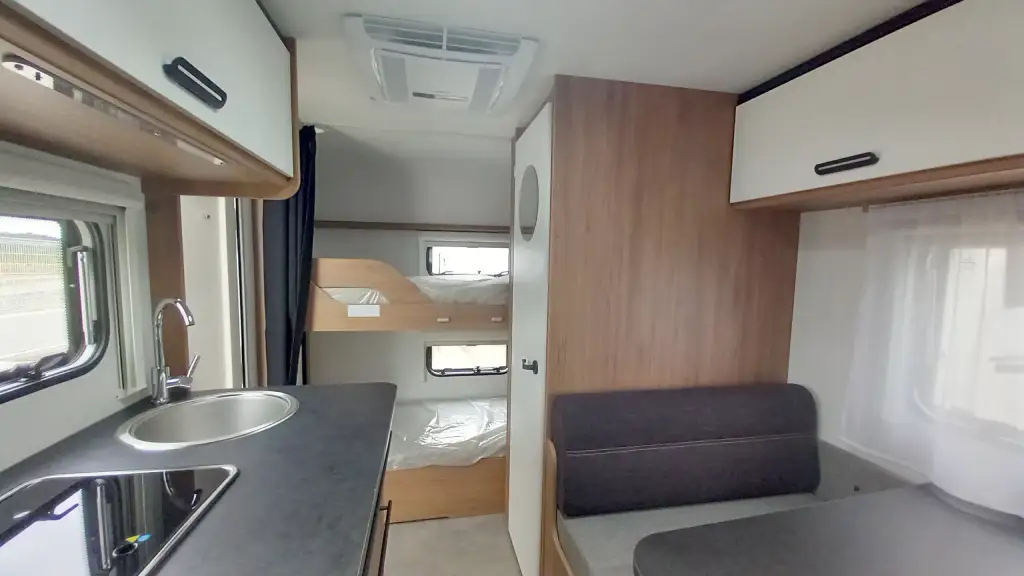 Sterckeman Easy 470PE Kids – Caravana familiar de 6 plazas
