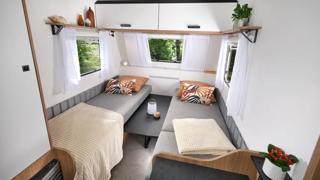 Sterckeman Easy 325 DD – una caravana compacta y versátil para dos