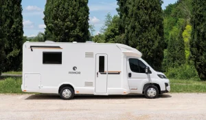 Exterior de la Rimor Sarus 69 Plus en stock en Orly Caravan