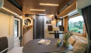 Comedor de la Rimor Sarus 69 Plus en stock en Orly Caravan