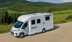 Exterior de la Rimor Sarus 96 Plus en stock en Orly Caravan