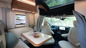 Autocaravana Rimor Sailer 95 plus – salón
