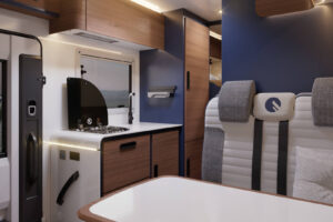 Interior de la Rimor Super Brig 677 TC