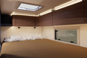 Interior de la Rimor Super Brig 677 TC